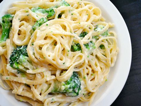 Broccoli Fettuccine Alfredo Broccoli Fettuccine Alfredo, Pasta Vegetariana, Broccoli Alfredo, Budget Bytes, Vegetarian Main Dishes, Alfredo Recipe, Fettuccine Alfredo, Frugal Meals, Linguine