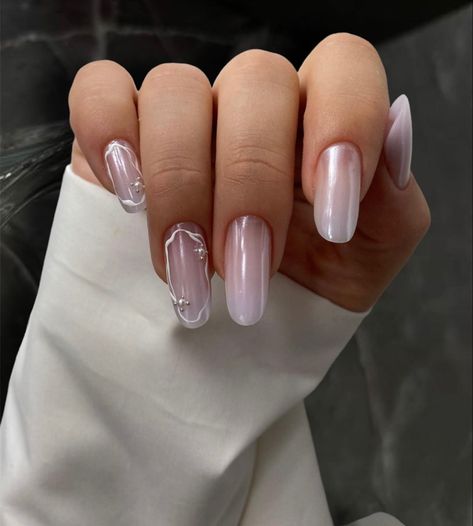 Migdală Slim, Slim Almond Nails, Slim Nails Design, French Glass Nails, Nails Slim, Slim Nails, Transparent Nail Art, Pink White Nails, Multicolored Nails