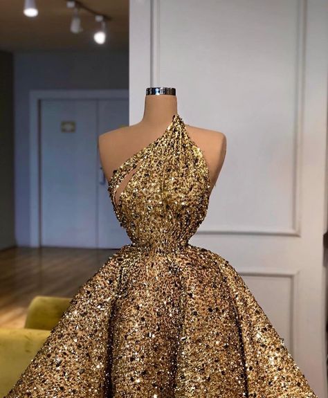 Award Night Outfit, Gold Gowns Elegant, Gold Gowns Elegant Classy, Wedding Dress For Plus Size, Gold Ballgown, Gold Gowns, Valdrin Sahiti, Dress For Plus Size, Award Show Dresses