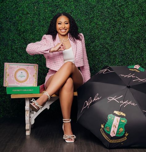 Graduation Shoot Ideas, Alpha Kappa Alpha Clothing, Aka Apparel, Sorority Photoshoot, Graduation Attire, College Graduation Photoshoot, Alpha Fraternity, Understand Me, Aka Sorority