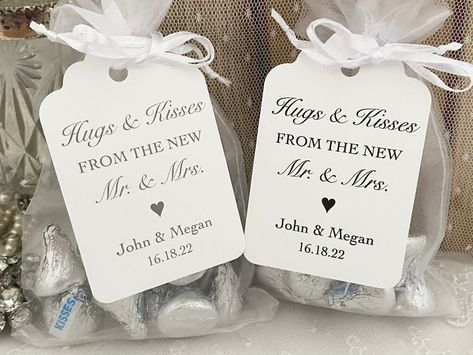 Wedding Favors Bags, Kisses Wedding Favors, Simple Wedding Favors, Homemade Wedding Favors, Inexpensive Wedding Favors, Cricut Wedding, Engagement Favors, Wedding Shower Favors, Etsy Wedding Favors