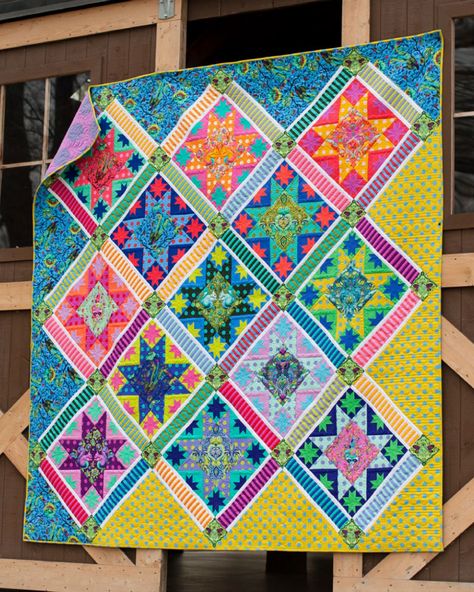 Pink Quilts Ideas, Tula Pink Quilt, Tula Pink Fabric, Bright Quilts, Kaffe Fassett Quilts, Nancy Zieman, English Paper Piecing Quilts, Quilt Modernen, Sampler Quilts