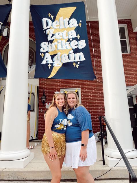 Storm Bid Day, Aoii Sorority, Choir Shirts, Sorority Themes, Recruitment Themes, Delta Zeta Sorority, Spring Recruitment, Sorority Banner, Tri Sigma