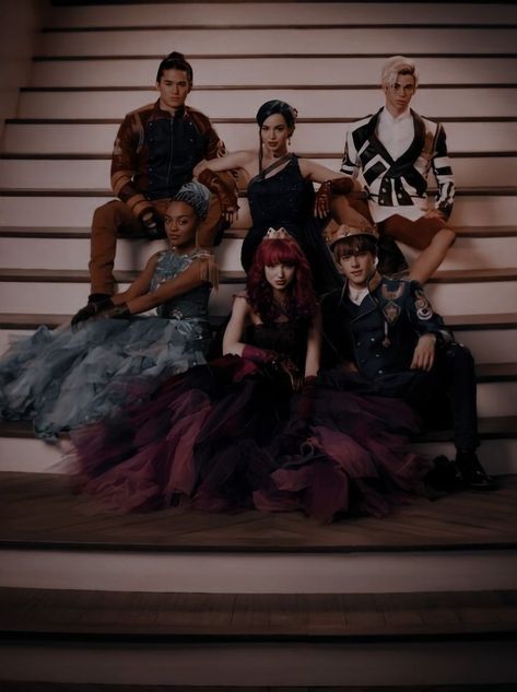 Descendants Core Four, Descendants 2 Aesthetic, Decendents Aesthetic, Decedents Disney, Descendents Aesthetic, Disney Descendants Aesthetic, Descendants Wallpaper Aesthetic, Descendants Aesthetic Wallpaper, Descendants 3 Wallpaper