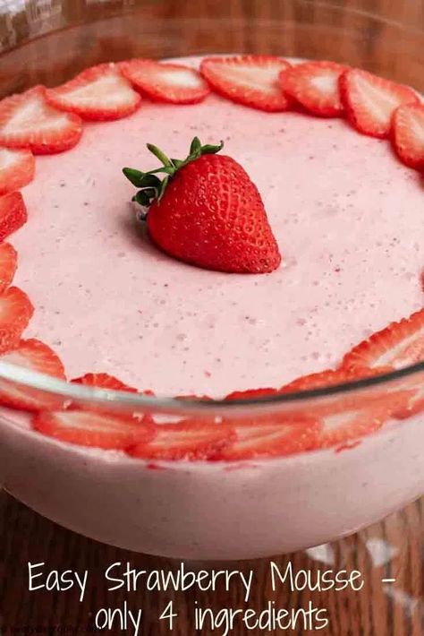 Mousse Plating, Easy Strawberry Mousse, Easy Chocolate Fudge Cake, Jello Candy, Strawberry Mousse Recipe, Easy Strawberry Cheesecake, Dessert For Summer, Summer Pudding, Strawberry Pudding