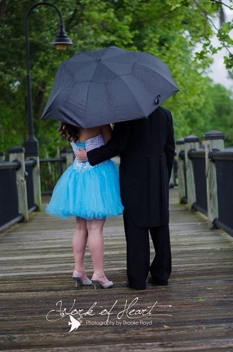 Homecoming Pictures In The Rain, Rainy Day Prom Picture Ideas, Umbrella Prom Pics, Prom Pictures With Umbrellas, Rain Prom Pictures, Prom Pictures In The Rain, Rainy Day Prom Pictures, Rainy Prom Pictures, Umbrella Pictures