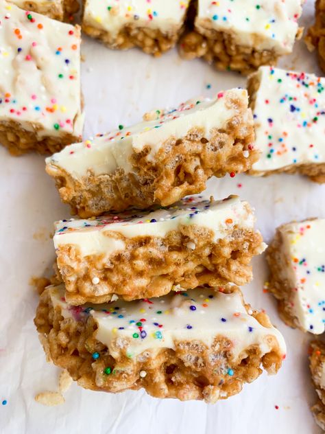 Gluten Free Cereal Bars, Gluten Free Cereal, Cereal Dessert, Birthday Cake Flavors, Healthy Cereal, Cereal Bar, Cereal Bars, Almond Flavor, Breakfast Menu