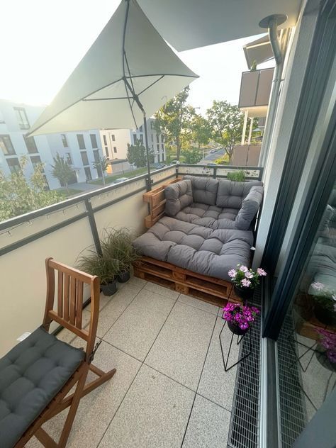 Balcony Corner Seating, Small Balcony Sofa, Small Outdoor Ideas, Small Balcony Inspiration, Balkon Aesthetic, Comfy Balcony, Balcony Couch, Small Balcony Furniture, Diy Balcony Ideas