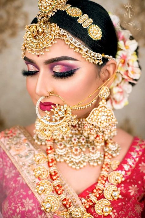 Bridal Makeup Simple, Bride Eye Makeup, Brides Jewellery, Bridal Makeup Videos, Rajputi Jewellery, Bridal Jewellery Inspiration, Bridal Makeup Images, Bridal Eye Makeup, Indian Bridal Photos