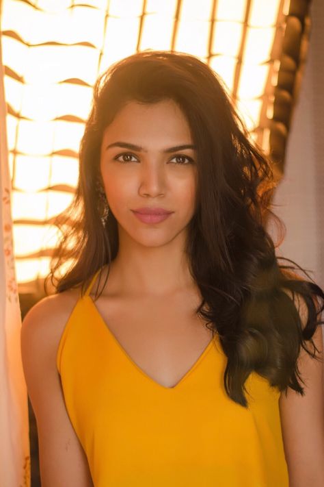 Shriya Pilgaonkar, Best Actress Award, Hindi Actress, Fact Families, Aspiring Artist, Acting Skills, Film Awards, Entertainment Industry, Height And Weight