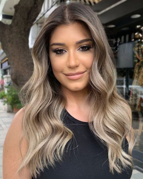 Root Fade, Smokey Hair, Ash Blonde Hair Dye, Dark Roots Hair, Light Ash Blonde Hair, Beige Blonde Balayage, Beige Blond, Blonde Hair Colors, Ash Blonde Hair Colour