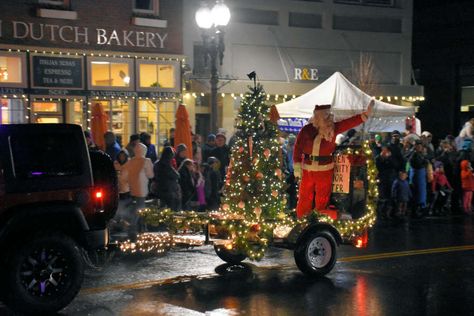 Lynden-Washington-Lighted-Christmas-Parade-4 Dutch Bakery, Lacey Washington, Lynden Washington, Campsite Decorating, Gig Harbor Washington, Holiday Lights Display, Christmas Getaways, Bellingham Washington, Washington Park