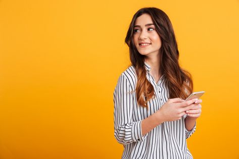 Lifestyle Photography Women, Holding Phone, Business Photoshoot, Pretty Females, Business Portrait, Business Photos, Blonde Women, Branding Photoshoot, Happy Women