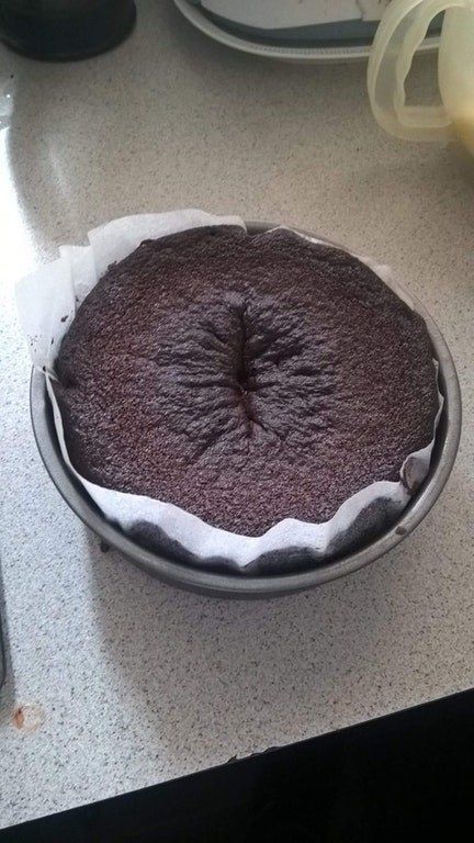 And this disturbing chocolate cake. 18 Cakes That Are Funnier Than They Have A Right To Be Epic Cake Fails, Goofy Cake, Cake Meme, Bad Cakes, Ugly Cakes, Cake Fails, 18th Cake, Cakes To Make, Kreative Snacks