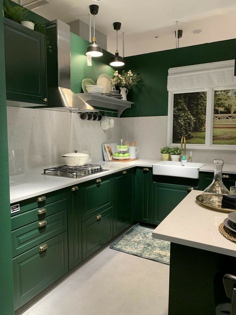 Kitchen Design Green, Kitchen Cabinets Green, Green Kitchen Aesthetic, Green Kitchen Paint, Kitchen Decor Green, Green Kitchen Inspiration, Bad Room Design, Green Kitchen Walls, Green Kitchens