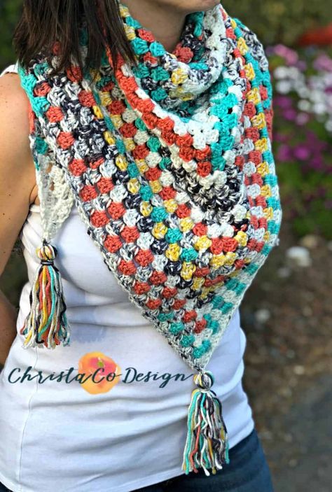 Crochet Triangle Scarf Photo Tutorial - ChristaCoDesign Crochet Triangle Pattern, Granny Triangle, Leg Warmers Crochet Pattern, Triangle Scarf Crochet Pattern, Granny Square Haken, Crochet Triangle Scarf, Crochet Cowls, Crochet Leg Warmers, Crochet Scarf Pattern Free