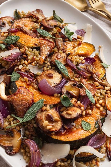 Warm Farro Salad with Roast Pumpkin & Mushrooms | This Little Plate. Warm Farro Salad, Roast Pumpkin Salad, Farro Recipes, Pumpkin Salad, Roasted Onions, Farro Salad, Fried Mushrooms, Vegan Roast, How To Cook Mushrooms