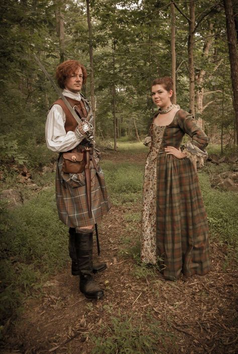 We built this wig for Dustin to wear with his Jamie Fraser cosplay. Cottagecore Witch, Ren Faire Outfits, Outlander Costumes, Scottish Clothing, Ren Faire Costume, Scottish Culture, Couples Outfit, Larp Costume, Custom Wigs