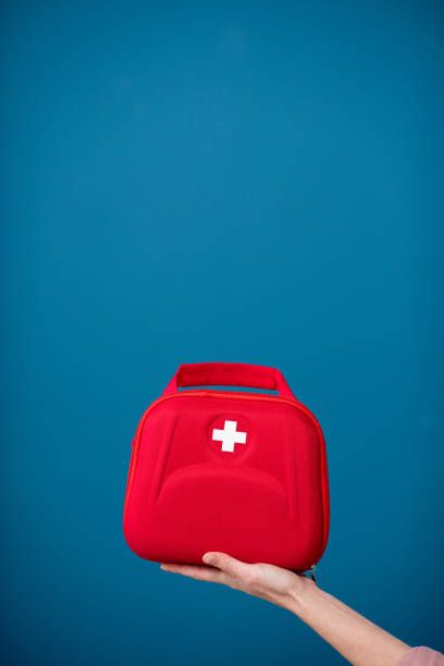 First Aid Aesthetic, First Aid Kit Drawing, First Aid Kit Logo, First Aid Kit Design, First Aid Kit Illustration, Medkits First Aid, Cute First Aid Kit, First Aid Kit Box, Medical Missions