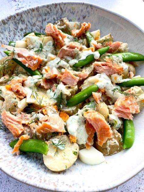 Hot Smoked Salmon Potato Salad - Best Recipes UK Salmon And Potato Salad, Hot Smoked Salmon Recipes, Smoked Salmon Recipes Dinners, Smoked Fish Salad, Smoked Fish Salad Recipe, Salad Smoked Salmon, Hot Smoked Salmon Salad, Smoked Salmon Potato Salad, Smoked Trout Salad Recipe