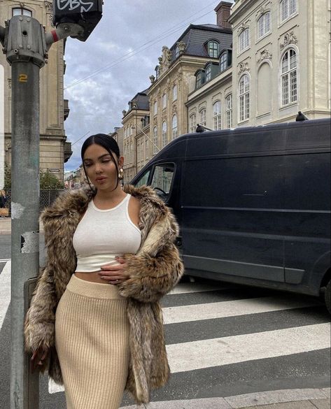 Amanda Khamkaew Outfit, Amanda Khamkaew, Manchester Travel, Outfit Winter, Kardashian Jenner, Cute Fits, Fur Coat, Winter Outfits, Black Women