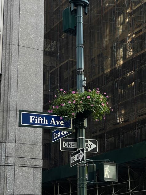 Saks Fifth Ave NYC The Wombats, Nyc Baby, Sea Wallpaper, Empire State Of Mind, Nyc Girl, Nyc Aesthetic, Nyc Life, New York Aesthetic, New York Life