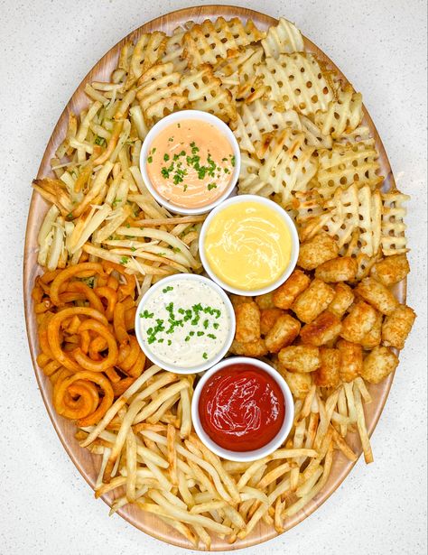 Fry Board, Fry Yay, Appetizer Boards, Party Boards, Snack Boards, Platter Ideas, Food Boards, Fav Food, Charcuterie Recipes