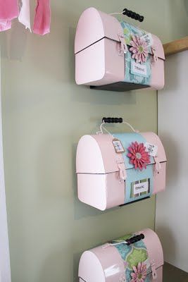 This look isn't really "it" for me but I love the lunchbox Idea as shelving/storage.  Could do other surface treatments.  Especially if they were old and a little rusty! Hobby Lobby Living Room, Glitter Storage, Pink Lunch Box, Reuse Recycle Repurpose, Gift Wrapping Station, Vintage Lunch, Sewing Craft Room, Vintage Lunch Boxes, Garage Sale Finds