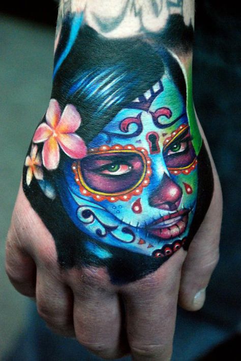 Day of the Dead Hand Tattoo Hai Tattoo, Tattoo Main, Sugar Skull Tattoo, Tattoo Design For Hand, Skull Hand Tattoo, Sugar Skull Tattoos, Flower Tattoo Sleeve, Tattoos Skull, Skull Tattoo Design