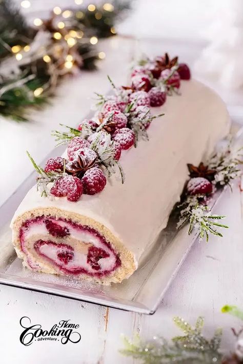 Celebrate Christmas with our tasty Raspberry Cake Roll, an amazing twist on the classic holiday treats. Baked Apple Pie Rice Paper Rolls, Jam Uses Ideas, Christmas Dessert Roll Cake, Cake Rolls Christmas, Christmas Raspberry Cake Roll, Christmas Rolled Cake, Holiday Cake Rolls, Birthday Roll Cake, Raspberry Cake Roll Recipe