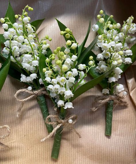 Lily Of The Valley Bridesmaid Bouquet, Lily Of The Valley Bouquet, Flowers Lily, Daisy Wedding, Lavender Bouquet, Sage Green Wedding, Girl Flower, Wedding 2025, Yellow Daisies