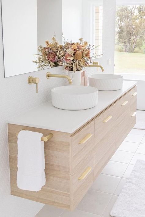 Gorgeous Australian Bathroom Vanity thanks to the Timberline Nevada Wall Hung Vanity in Classic Oak. Small Coastal Bathroom, Australian Bathroom, Ideas Decoracion Salon, Small Ensuite, Coastal Bathroom Design, Timber Vanity, New House Bathroom, Counter Basin, Bathroom Design Inspiration