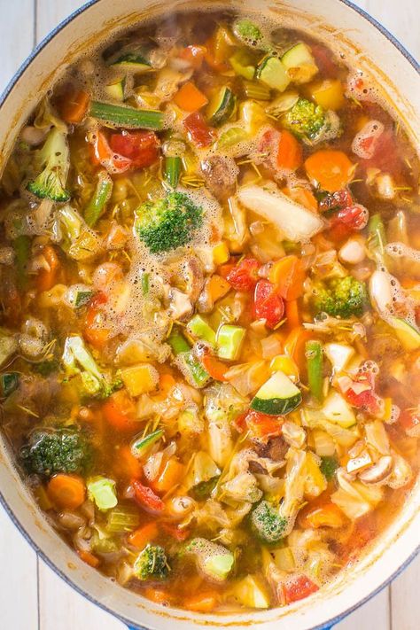 Weight Loss Vegetable Soup - Trying to shed some pounds or get healthier? Try this easy, flavorful soup that's ready in 30 minutes and loaded with veggies!! Very filling and hearty! Zero WW Smart Points!! #recipes Pastas Recipes, Breakfast Low Carb, Detox Soup, Soup Diet, Vegetable Soup Recipes, Diet Vegetarian, Spaghetti Squash, Healthy Soup, Vegetable Soup