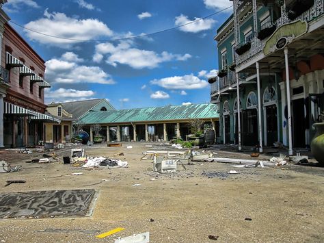 Abandoned Funfair, Six Flags New Orleans, Abandoned Water Parks, Abandoned Amusement Parks Creepy, Abandoned Amusement Park, Abandoned Theme Parks, Six Flags, Abandoned Amusement Parks, Parc D'attraction