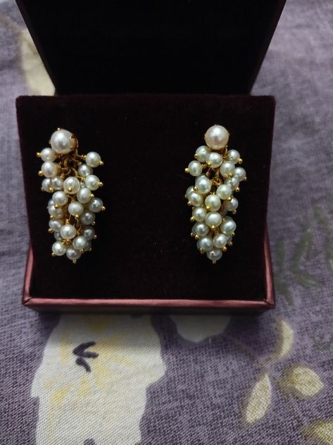 Gold Earrings Indian, Gold Jhumka Earrings, Gold Pearl Jewelry, Gold Earrings Models, Minimalist Earrings Gold, Modern Gold Jewelry, Pearl Jewelry Design, Gold Mangalsutra Designs, Jewelry Set Design