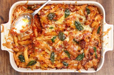 Easy Tuna Pasta Bake - Never tried this with tuna.  I usually make this with 1lb of ground beef or leftover rotisserie chicken.  It's a huge hit either way. Tuna Pasta Bake Recipe, Creamy Tuna Pasta Bake, Easy Tuna Pasta, Panini Recipes Chicken, Creamy Tuna Pasta, Tuna Pasta Bake, Pasta Bake Recipe, Chicken Shawarma Recipe, Resep Pasta