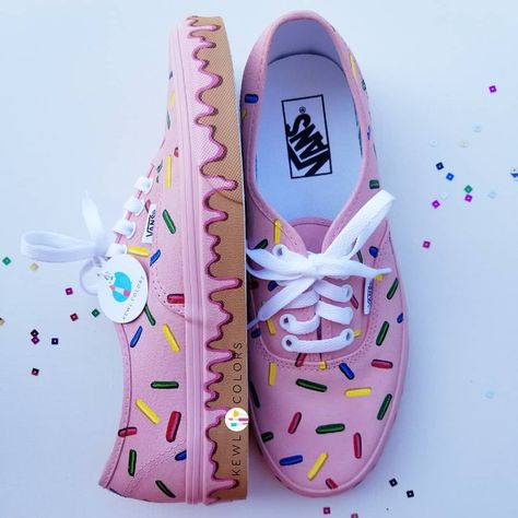 🍩... best served WARM! 🤤💕 . #paintedshoes #driptoohard #icing #icingdrips #donuts #sprinkles #donutwithsprinkles #customvans #vans… Ice Cream Shoes Diy, Custom Painted Shoes Vans, Vans Painted Shoes Ideas, Sneaker Painting, Custom Slip On Vans, Donut Shoes, Donuts Sprinkles, Canvas Shoes Diy, Shoe Drawings