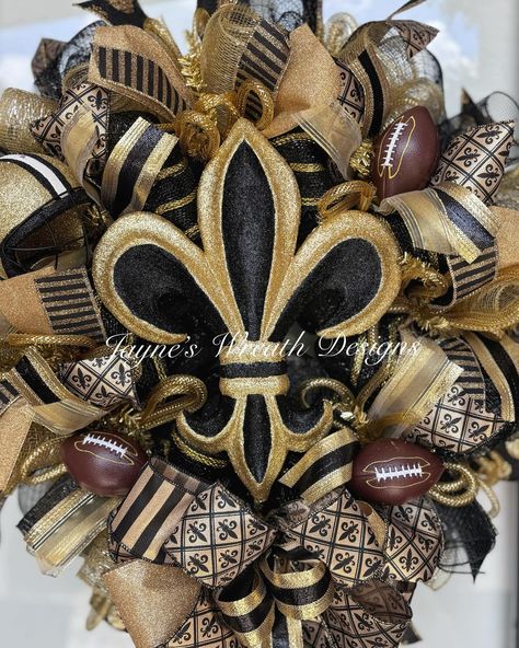 Special Order 🖤💛 • • #footballwreath #football #lsu #saints #neworleans #louisiana #batonrouge #footballseason #fleurdelis #wreath #sports #espn #frontdoordecor #decoratingdoors #designs #jayneswreathdesigns #college #collegefootball #profootball #saintswreath #lsuwreath #homedecor #decoratingforfall #footballdecor Saints Wreath, Nfl Saints, Football Wreath, Football Decorations, Wreath Designs, Football Season, Front Door Decor, Louisiana, New Orleans