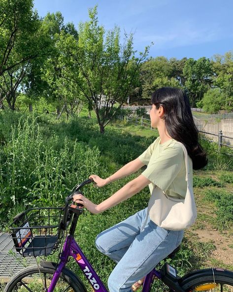 Girl Cycling Aesthetic, Bicycle Aesthetic Girl, Cycling Aesthetic, Girl On Bike, Bicycle Aesthetic, Muslimah Photography, Summer Bike, Cycling Girl, Korean Photo