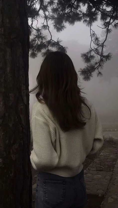 Brunette Aesthetic, Foggy Weather, Y2k Girl, Lonely Girl, Black Pink Background, Mysterious Girl, Alone Photography, Gloomy Day, Brunette Girl