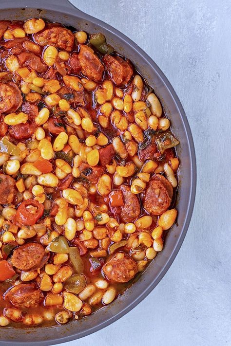 Mediterranean Beans, Beans Stew, White Bean Stew, Chorizo Recipes, Spanish Mediterranean, Chorizo Sausage, Spanish Dishes, Bean Stew, White Bean