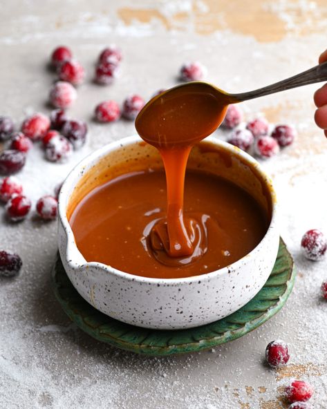 Cranberry Caramel, Pure Cranberry Juice, Cranberry Dip, Ice Cream Sauce, Christmas Cookie Box, Holiday Sweets, Eat Cookies, Caramel Recipes, Dessert Sauces