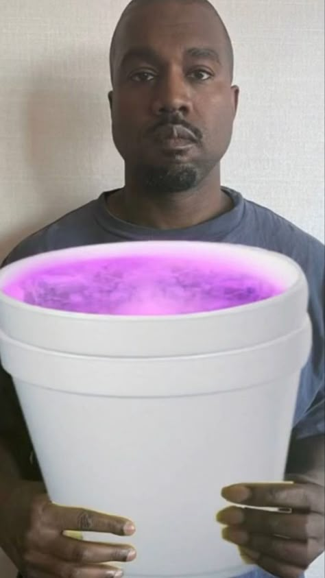 Lean Monster, Pfps Grunge, Kanye Memes, Trap Wallpaper, Random Dump, Funny Reaction, Out Of Context, Memes Lol, Funny Random