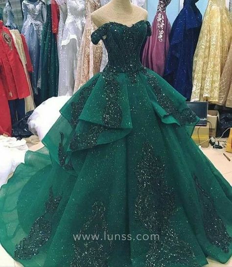 Green Ball Gown, Embroidery Green, Pretty Quinceanera Dresses, Green Tulle, Ball Gowns Princess, 파티 드레스, Lace Ball Gowns, Gowns Prom, Ball Gowns Evening