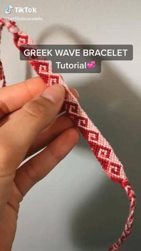 How To Do Wave Bracelet, How To Make A Wave Friendship Bracelet, Greek Bracelet Tutorial, Yarn Bracelets Patterns Step By Step, Wave String Bracelet Pattern, Greek Wave Bracelet Pattern Tutorial, Thread Friendship Bracelets Tutorials, Boho Bracelet Tutorial, Thick Knotted Bracelet Tutorial