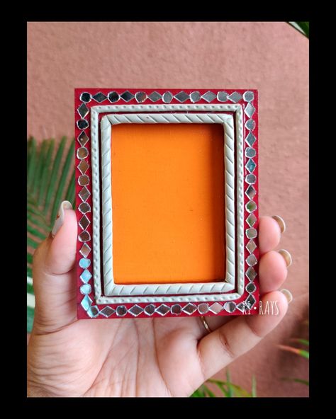 Rakshabandhan special gift Lippon Art Photo Frame, Lippon Art Designs Square, Square Lippan Art, Lipan Art Mirror Work Diy, Lippon Art, Crafts Easy Diy, Mirror Crafts, Lippan Art, Clay Wall Art