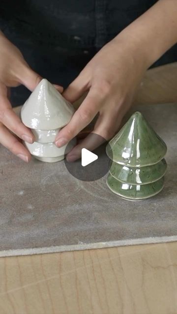 How To Make A Clay Christmas Tree, Ceramic Xmas Trees, Ceramics Christmas Tree, Airdryclay Ideas Christmas, Navidad Ceramica Ideas, Pottery Christmas Trees, Christmas Tree Pottery, Polymer Clay Christmas Tree, Christmas Tree Clay