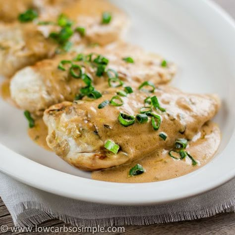 Chicken in Creamy Green Onion Sauce - Low-Carb, So Simple! -- gluten-free, sugar-free recipes with 5 ingredients or less Green Onion Sauce, Green Onions Recipes, Bacon Bites, 5 Ingredients Or Less, Carne Guisada, Onion Sauce, Low Carb Chicken Recipes, No Carb Recipes, 5 Ingredient Recipes