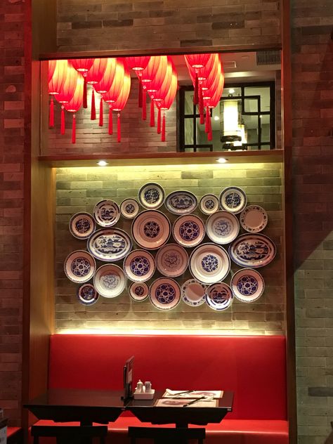 Chinese ceramic feature wall  Chinese restaurant Modern Chinese Restaurant Interior, Chinese Restaurant Aesthetic, Sichuan Restaurant, Chinese Cafe Design, Chinese Restaurant Interior Design, Chinese Noodle Restaurant, Chinese Restaurant Interior, Chinese Restaurant Design, Modern Chinese Restaurant