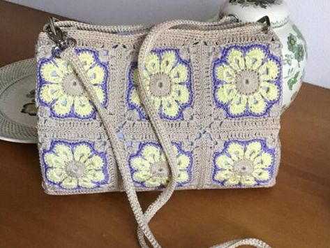 Borse Archivi - Pagina 2 di 5 - Crochet Granny Square Bag, African Flowers, Granny Square, Crochet Bag, Crochet Patterns, Pouch, Handbags, Square, Knitting